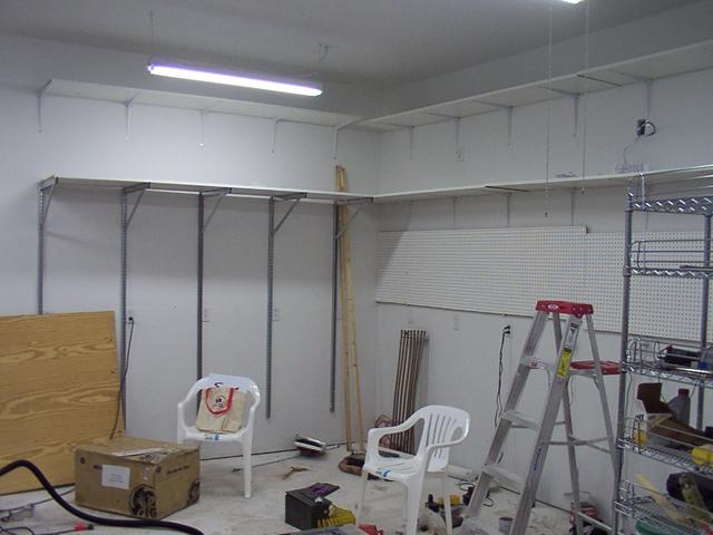 "Nose" end of the work-bay - I'm trying to keep this wall clean, to provide ample work room when the Travelette is ins