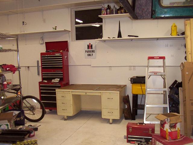 Desk moved in, with toolchest to the left, solvent tank on the right