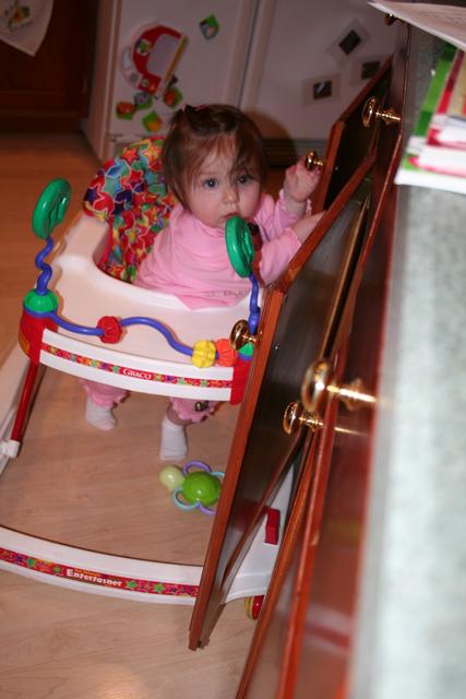 Look ma, I can open cupboards!