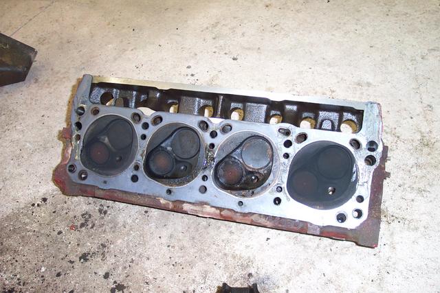 Passenger cylinder head